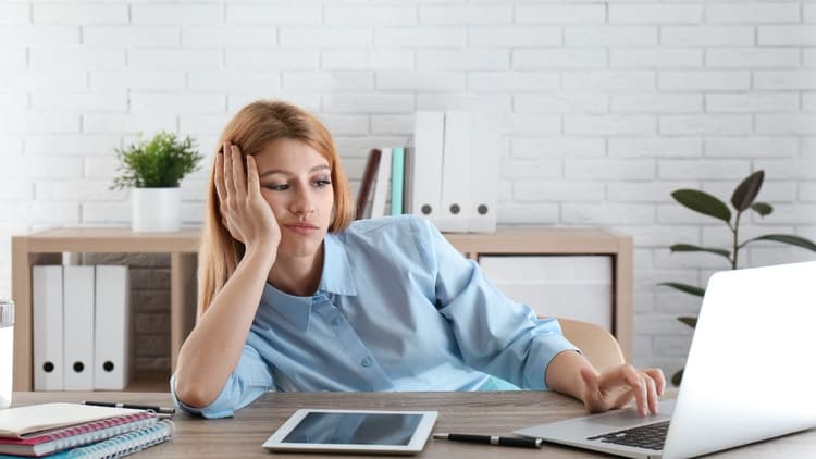 Почему люди с СДВГ так часто считают себя ленивыми?